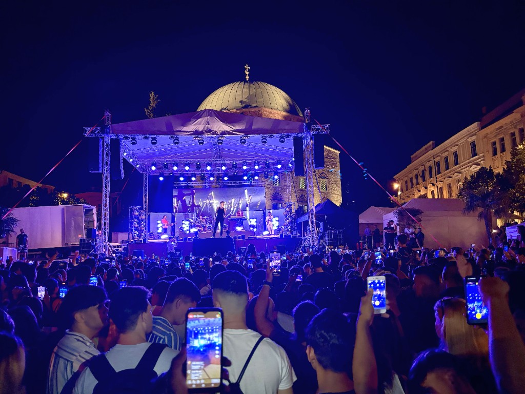 Koncert · szabadtéri színpad
